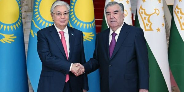 Президент Республики Таджикистан Эмомали Рахмон встретился с Президентом Республики Казахстан Касым-Жомартом Токаевым