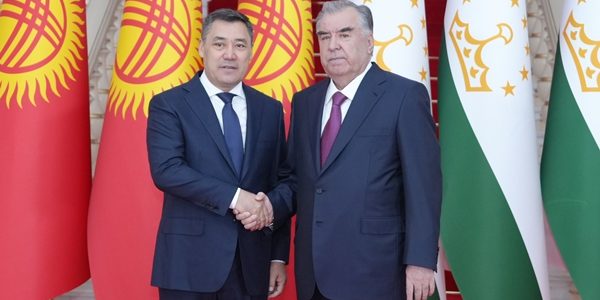 Президент Республики Таджикистан Эмомали Рахмон встретился с Президентом Кыргызской Республики Садыром Жапаровым