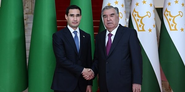 Президент Республики Таджикистан Эмомали Рахмон встретился с Президентом Туркменистана Сердаром Бердимухаммедовым